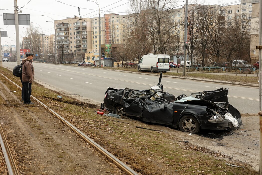 Un vehículo civil conducido por fuerzas rusas fue destruido en Kiev