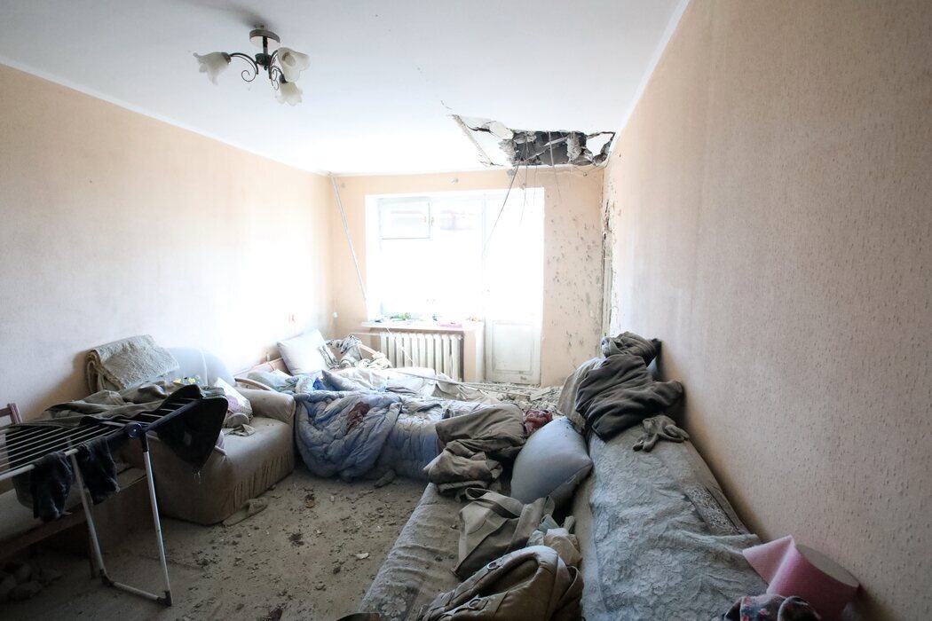 Consecuencias del bombardeo ruso sobre edificios residenciales en Piatykhatky, al norte de Ucrania