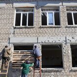 La Escuela Número 105 en Donetsk (Ucrania) también fue atacada por bombardeos