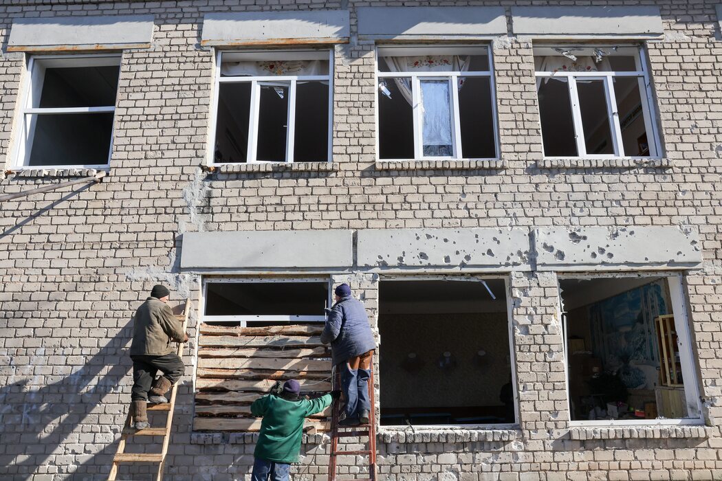 La Escuela Número 105 en Donetsk (Ucrania) también fue atacada por bombardeos