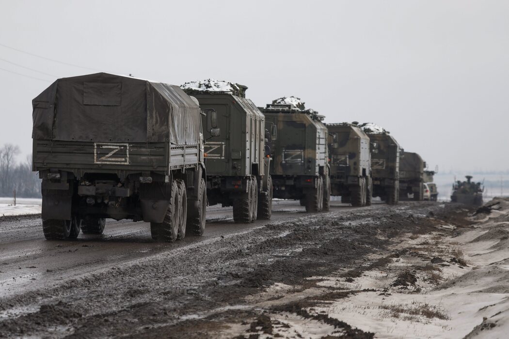 Fuerzas militares rusas continúan su avance hacia Ucrania