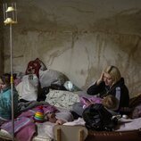 Madres con sus hijos enfermos y recién nacidos, en el sótano del hospital infantil Okhmadet (Kiev) utilizado como refugio