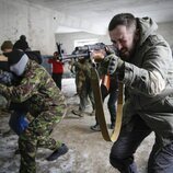 Residentes locales de Kiev entrenan para la guerra