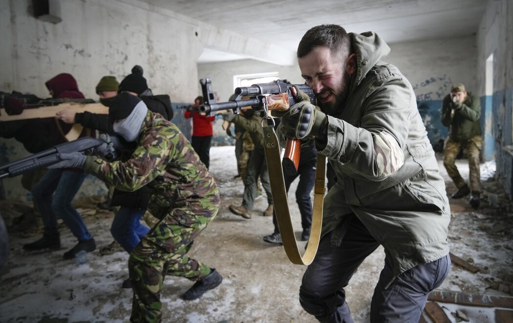 Residentes locales de Kiev entrenan para la guerra